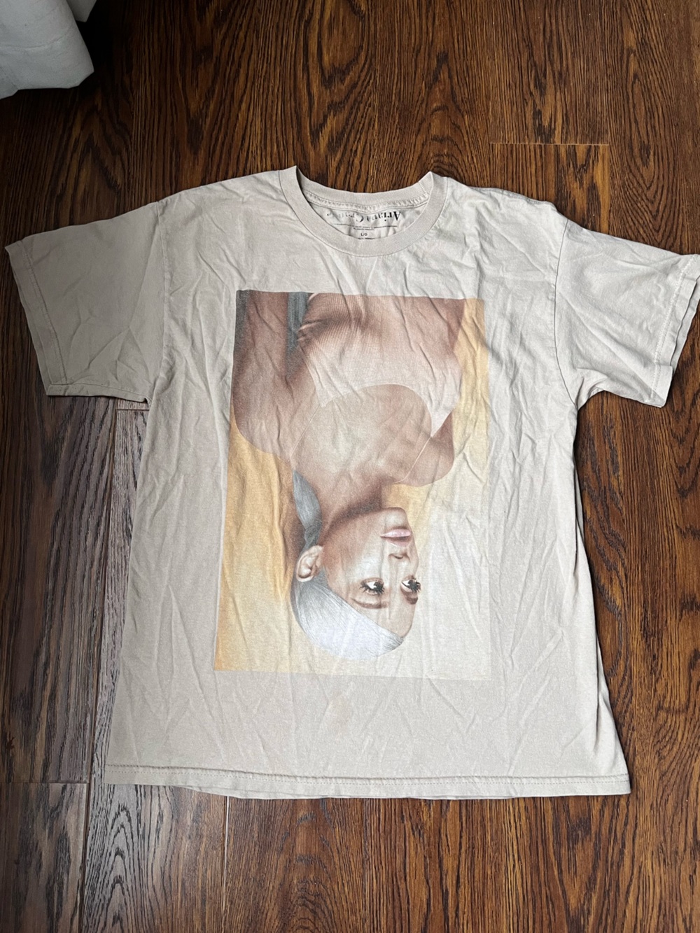 Rock Off Ariana Grande Sweetener Official Tee T-Shirt Large used
